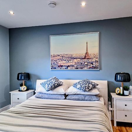 Master Bedroom With Ensuite ลูกัน ภายนอก รูปภาพ